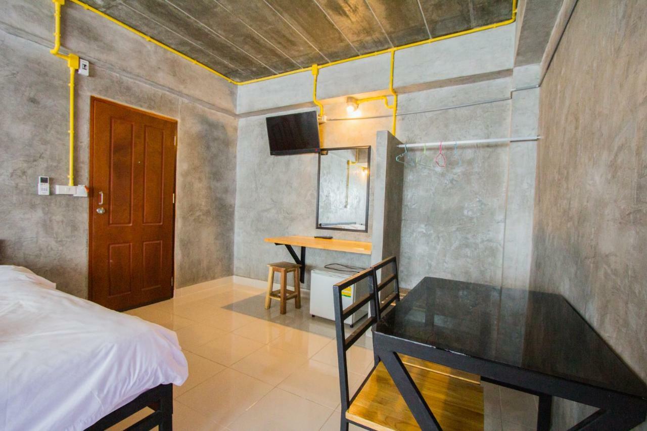 The Sky Loft Hotel Pathum Thani Dış mekan fotoğraf